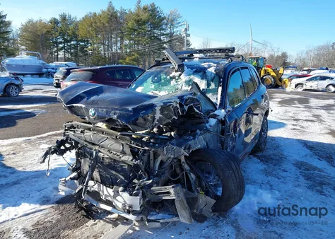 2022 BMW X5 xDrive40I z USA, uszkodzony, nr VIN 5UXCR6C06N9L60554